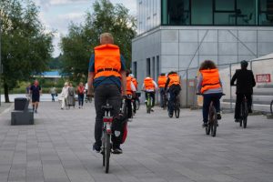 Die Konfirmand*innen radeln zurück.