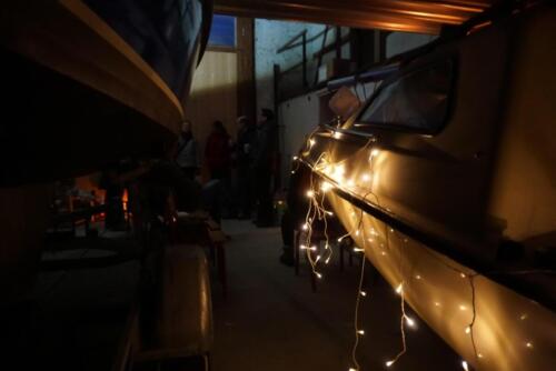 Lichterkette an Boot