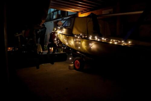 Lichterkette an Boot